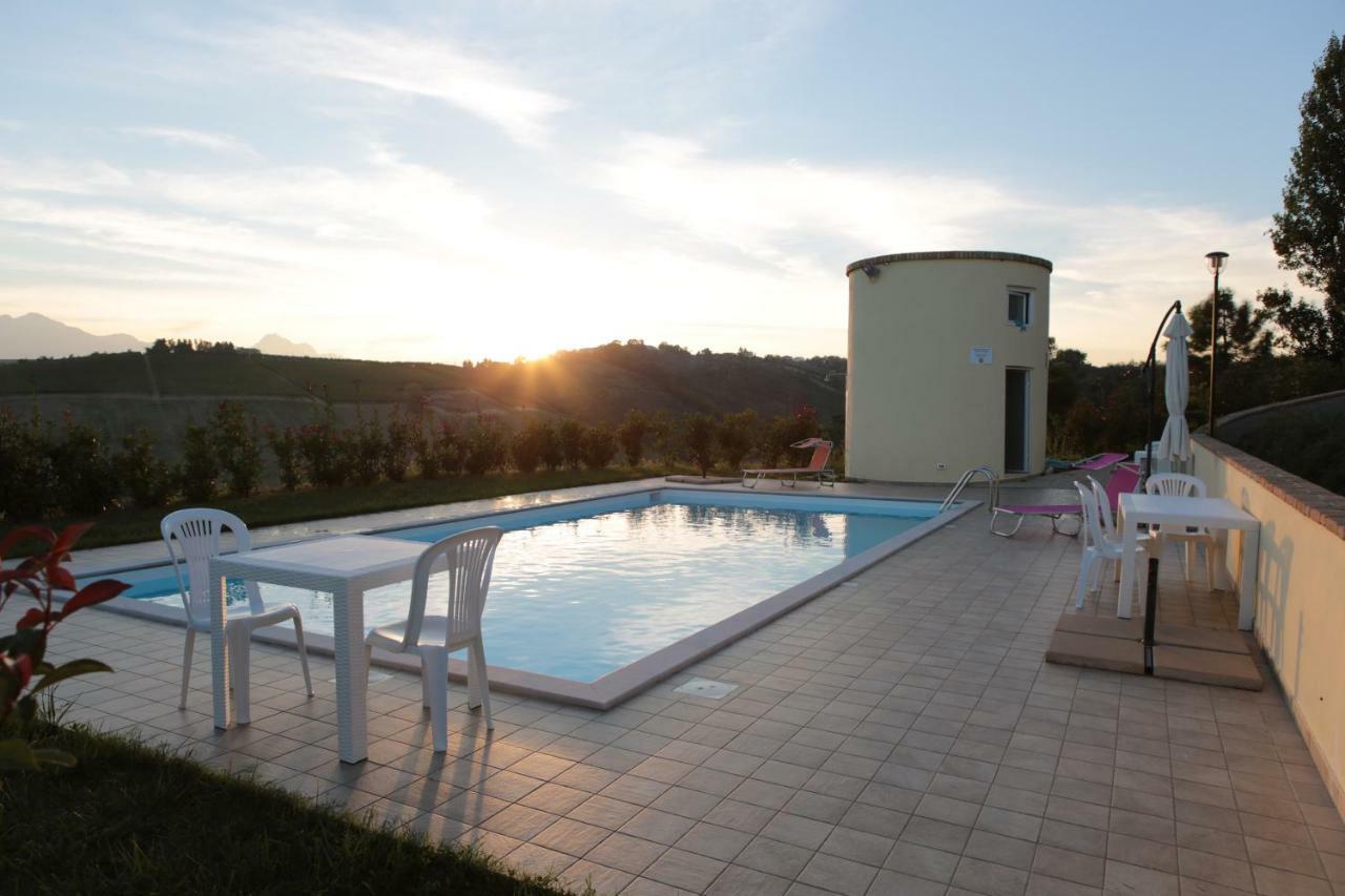 Agriturismo Terra Dei Falchi Castilenti Bagian luar foto
